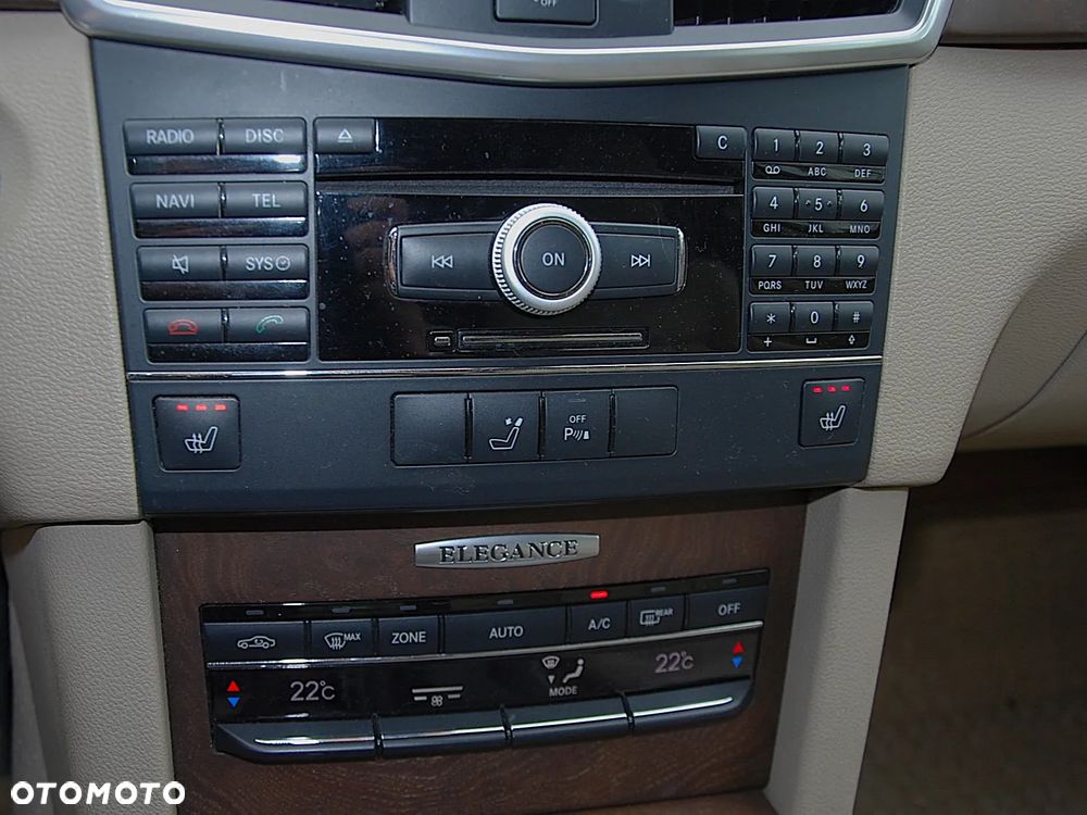 Mercedes-Benz Klasa E ver-200-cgi-blueefficiency-elegance - 35