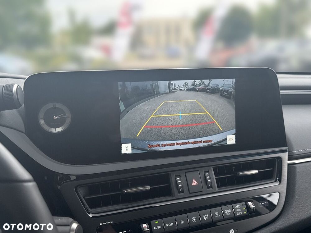 Lexus ES 300h Business Edition - 16