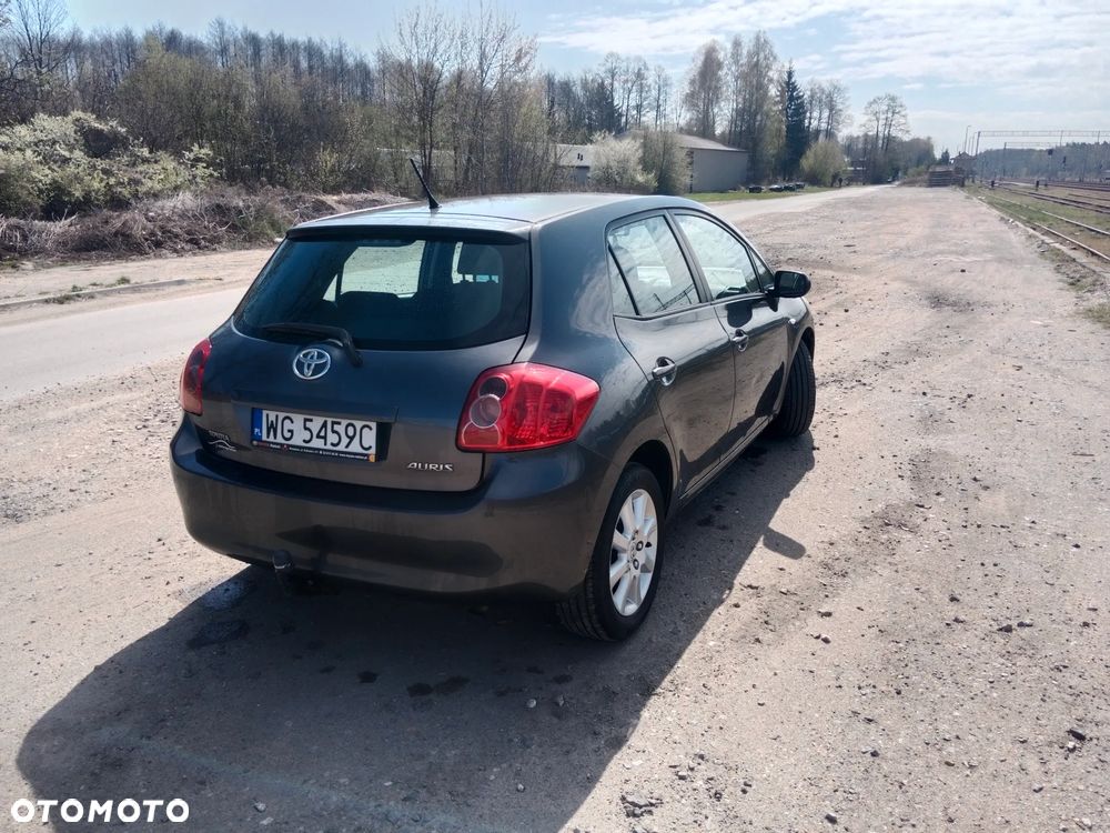 Toyota Auris 1.4 D-4D - 5