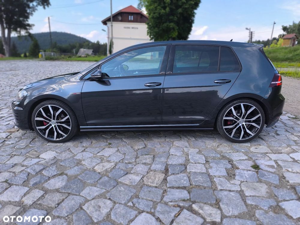 Volkswagen Golf - 8