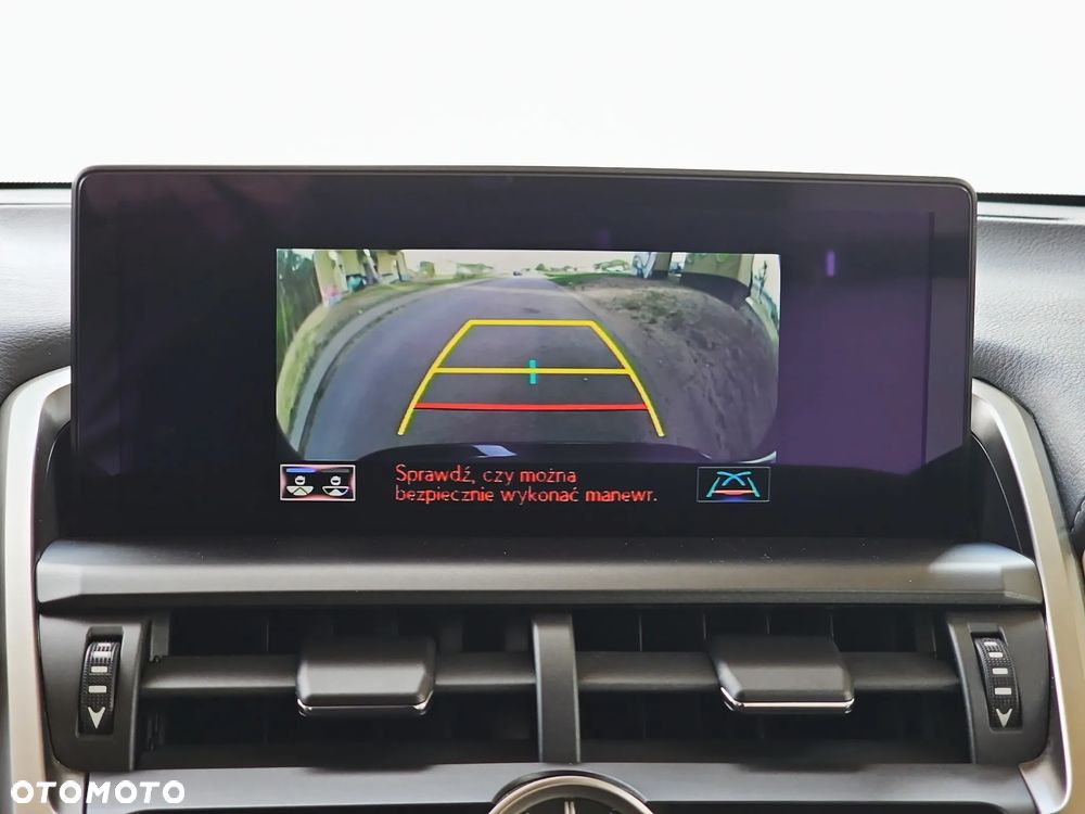 Lexus NX 300h F Impression AWD - 28