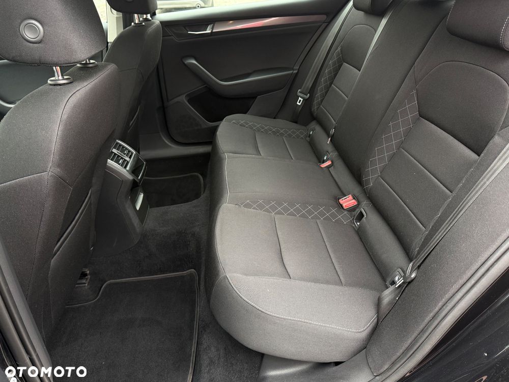 Skoda Superb 2.0 TDI DSG Active - 9