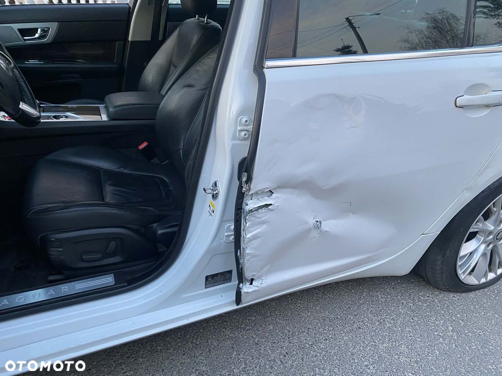 Jaguar XF 3.0 V6 D Luxury - 34