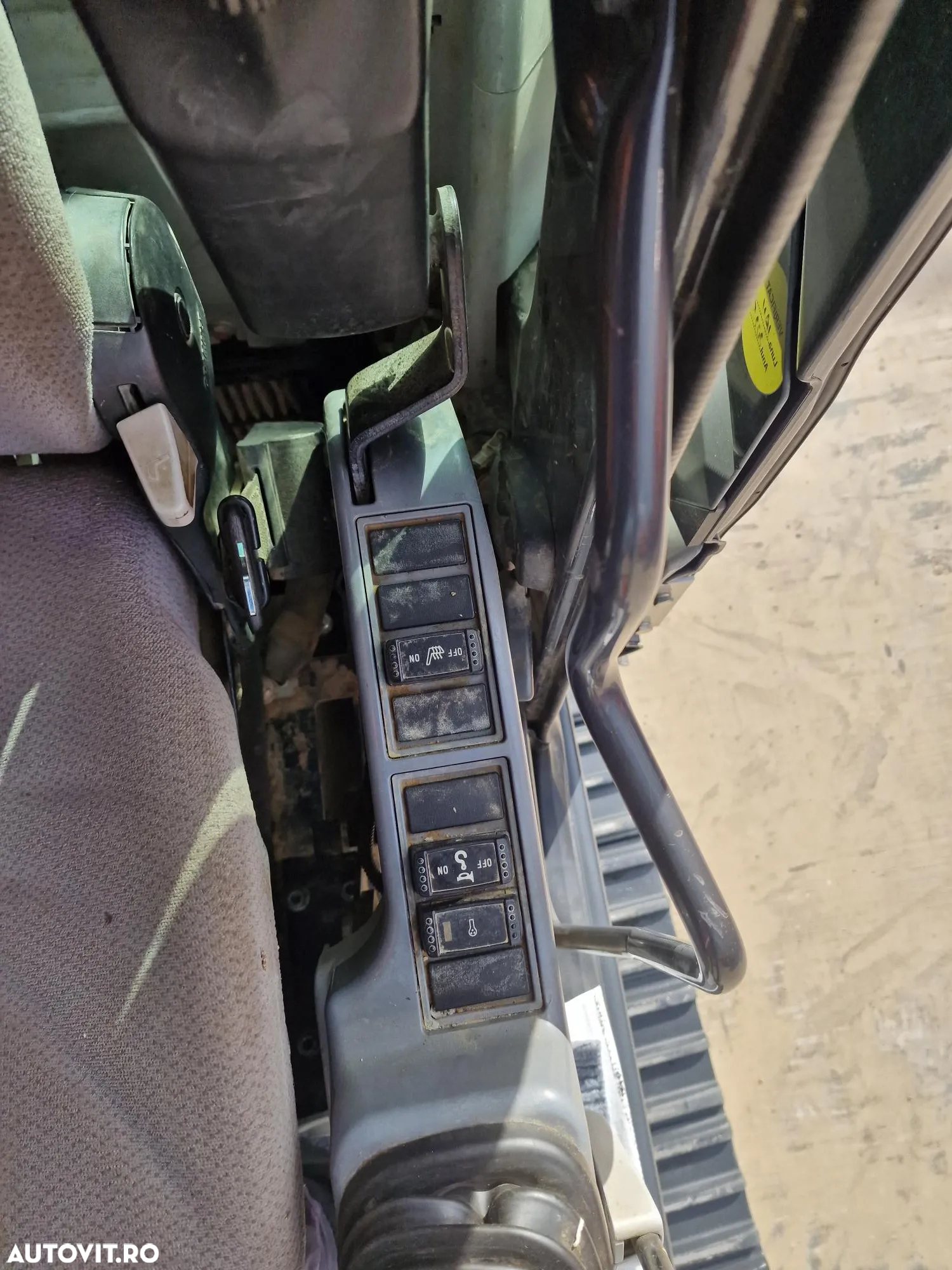Hitachi ZX210, 23t, cupa 1,3mc NOUA, 12.487h-46900 Eur+Tva, camera spate, instalatia picon, 3 pompe hidraulice HITACHI, protectie acoperis cabina, AC, produs in JAPONIA, posibilitate leasing 46.900 EUR+Tva - 5