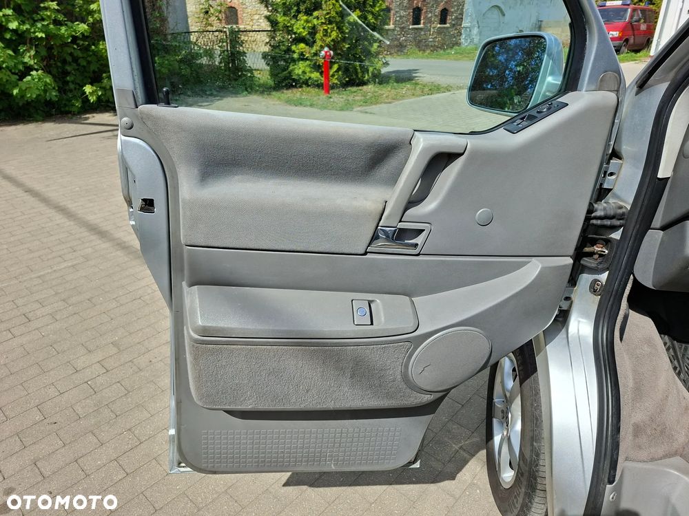 Volkswagen Multivan - 19