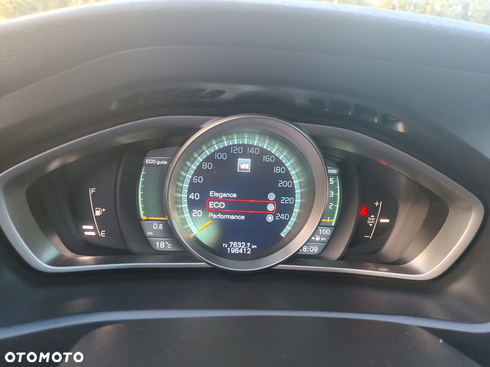 Volvo V40 Cross Country - 25