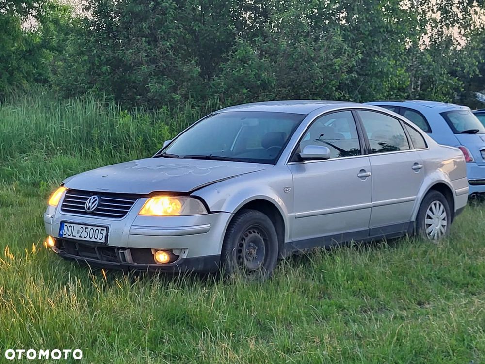 Volkswagen Passat 1.9 TDI Highline - 1