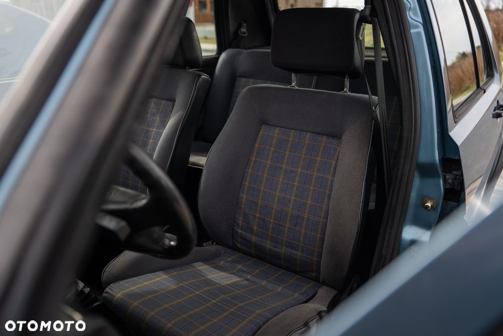 Volkswagen Golf - 20