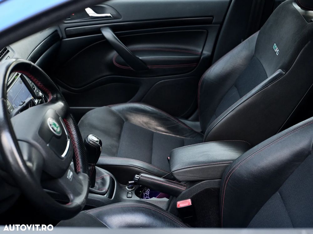 Skoda Octavia 2.0 TDI CR DPF RS - 17