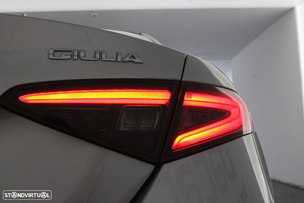 Alfa Romeo Giulia 2.2 D - 40