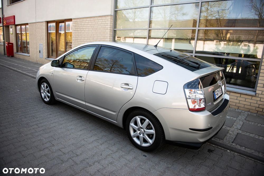 Toyota Prius 1.5 VVT-i Prestige - 4