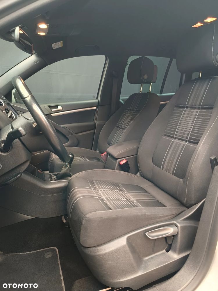Volkswagen Tiguan - 16