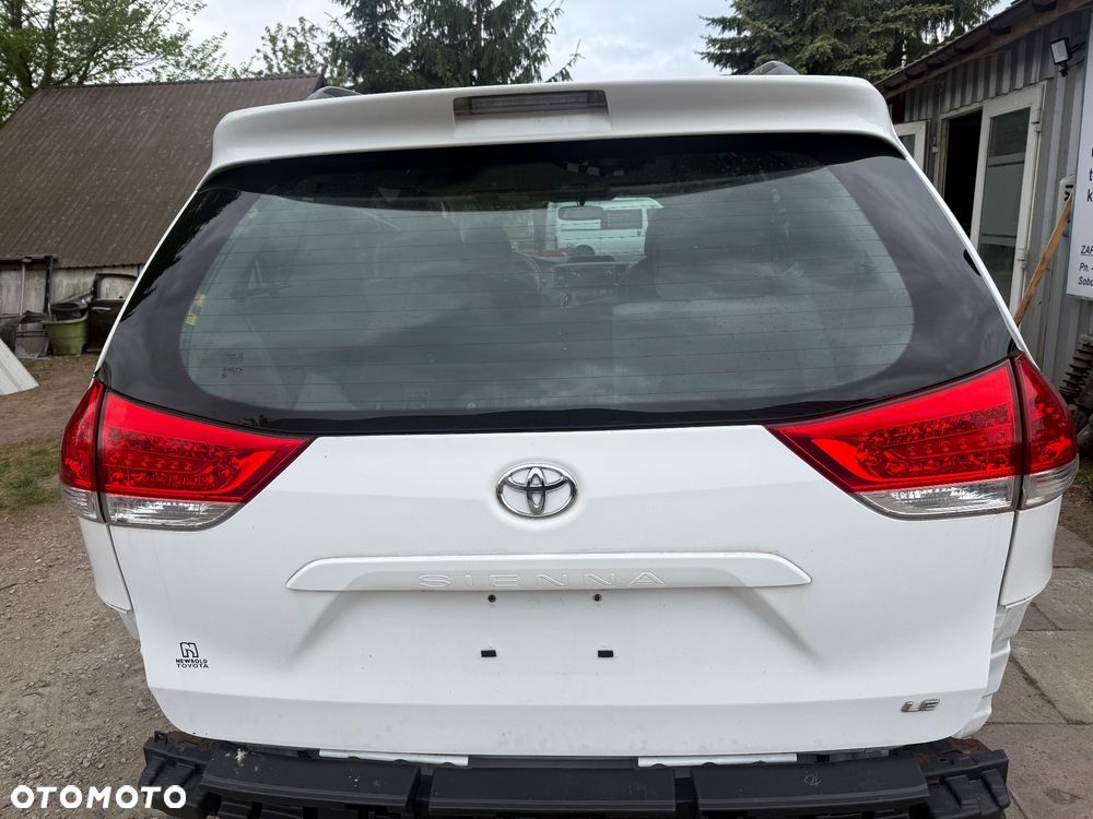 Klapa bagażnika Toyota Sienna 10-15r. Kod lakieru 040.