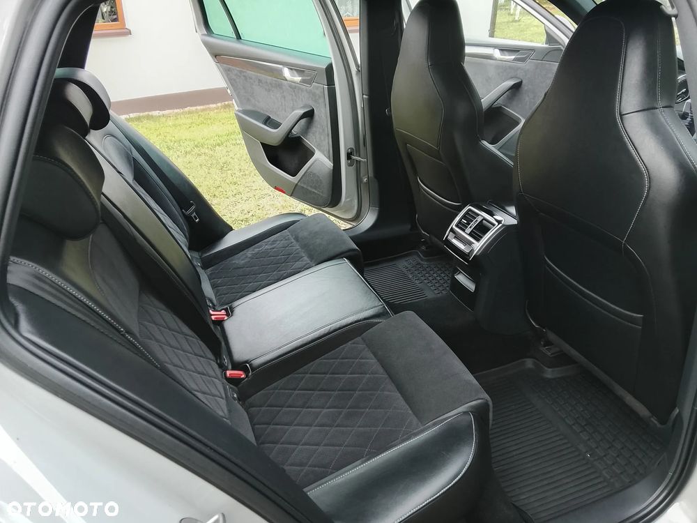 Skoda Superb 2.0 TDI Sportline - 9