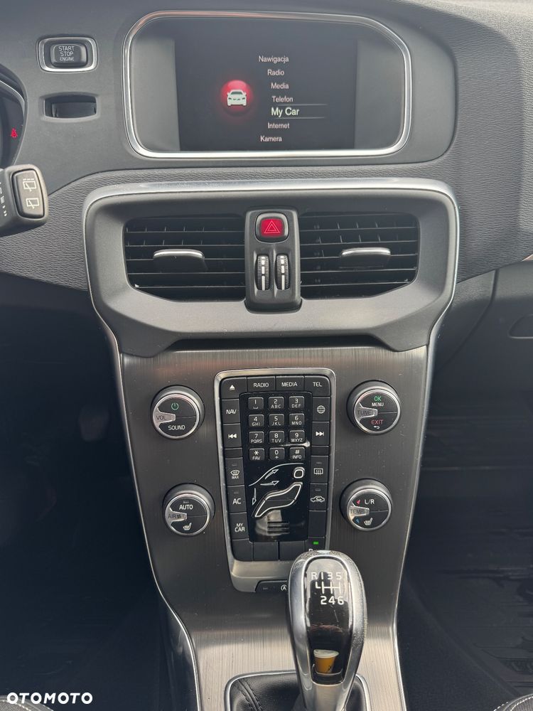 Volvo V40 D2 Momentum - 19
