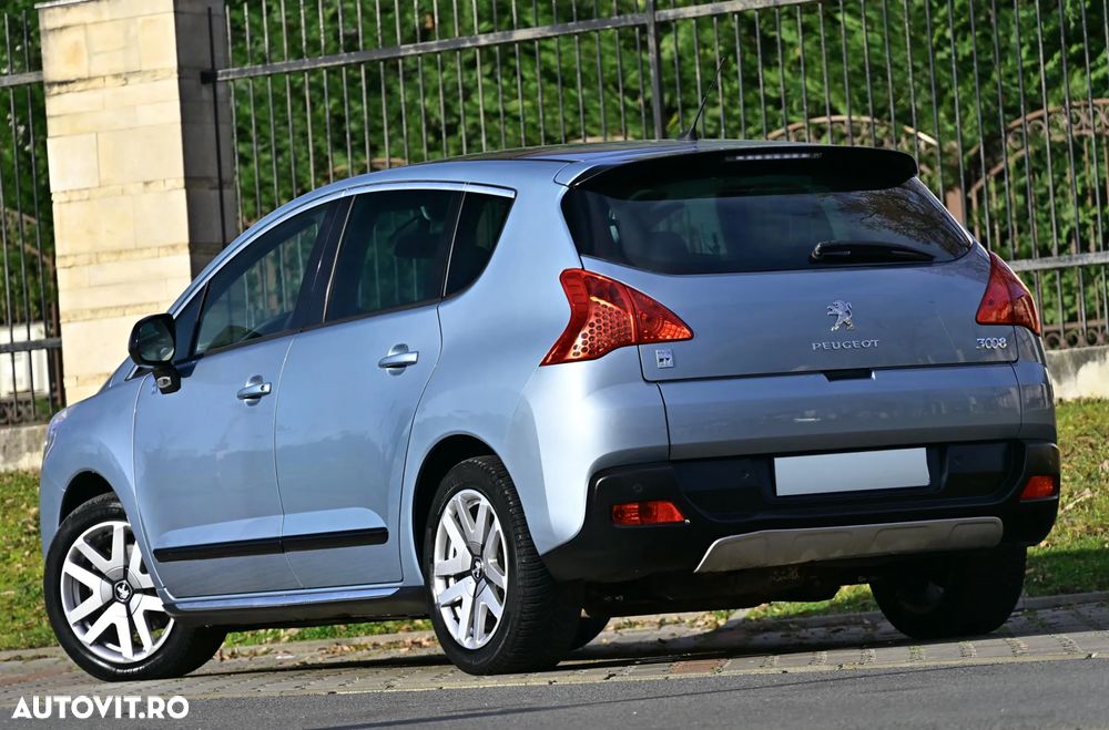 Peugeot 3008 Hybrid4 - 5