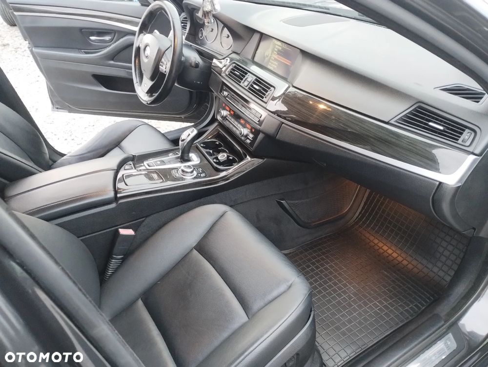BMW Seria 5 535i Sport-Aut - 23