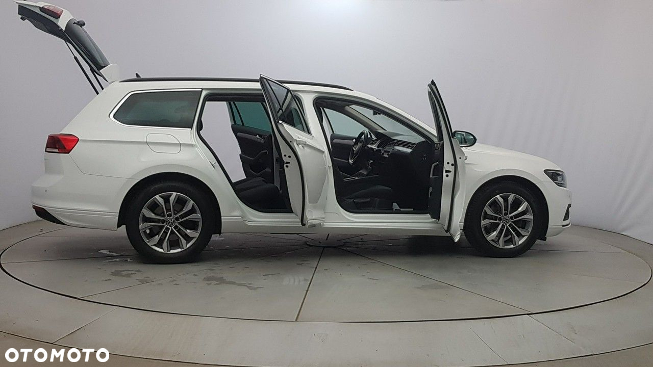 Volkswagen Passat - 12