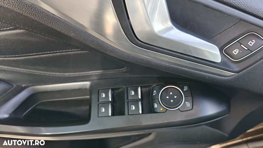 Ford Focus 1.0 EcoBoost Titanium Business - 33