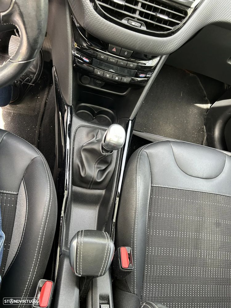 Peugeot 2008 1.2 PureTech Allure - 4