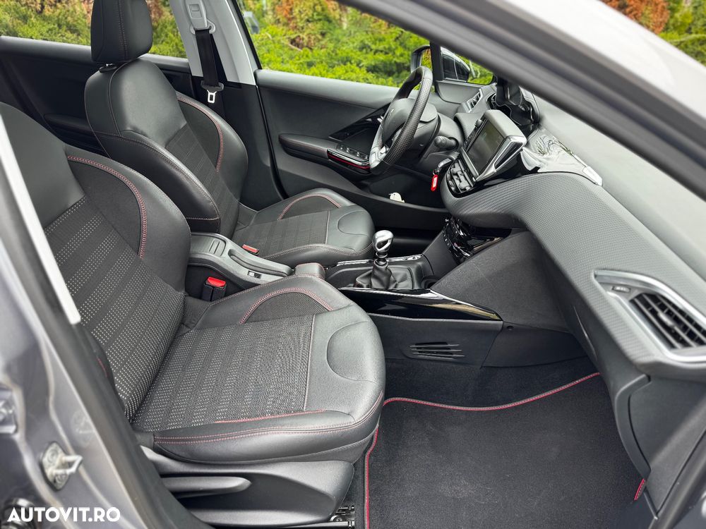 Peugeot 2008 1.2 PureTech Turbo S&S GT-Line - 30