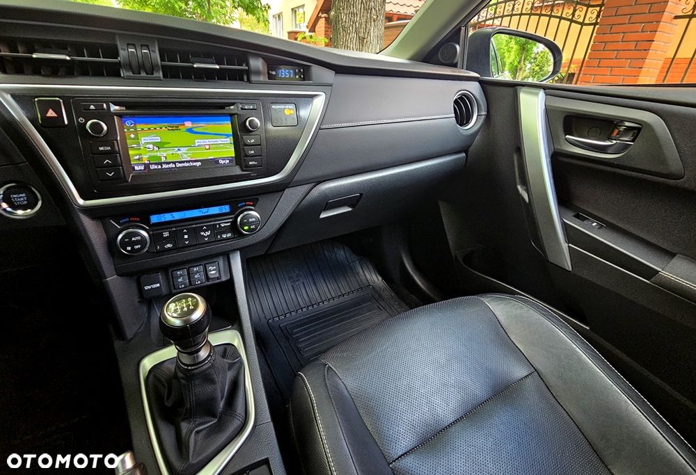 Toyota Auris 1.6 Prestige - 26