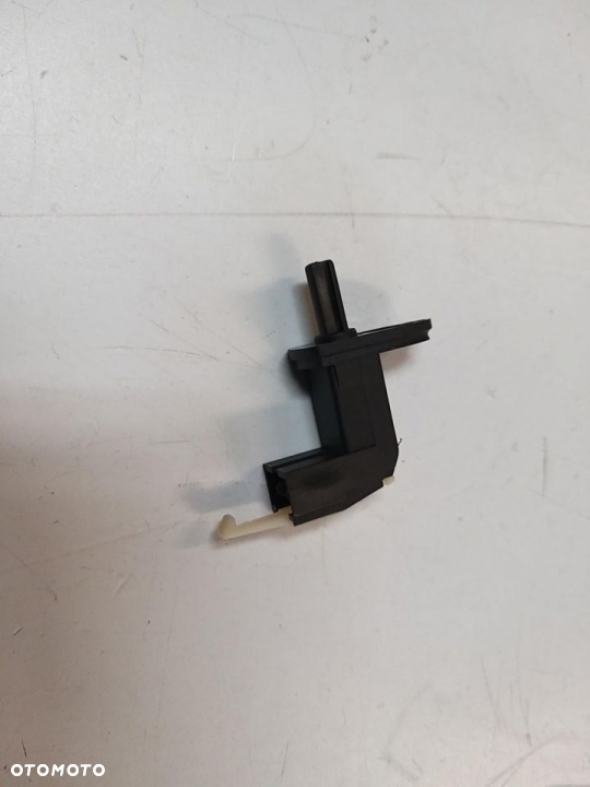 WŁACZNIK OŚWIETLENIA WEWNĘTRZNEG VW PASSAT 02.88-05.97 HP108 887 - 2