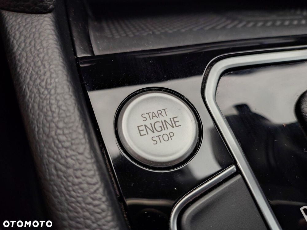 Volkswagen Passat Variant 2.0 TDI Elegance DSG - 33