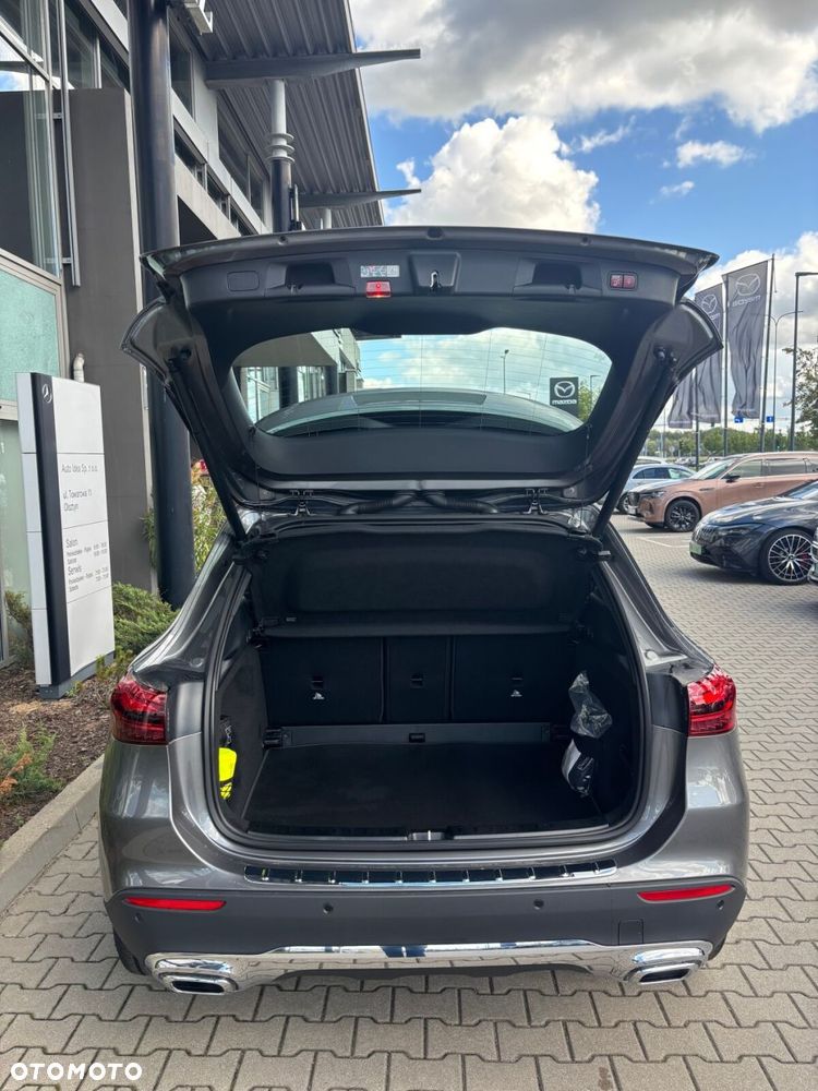 Mercedes-Benz GLA - 25