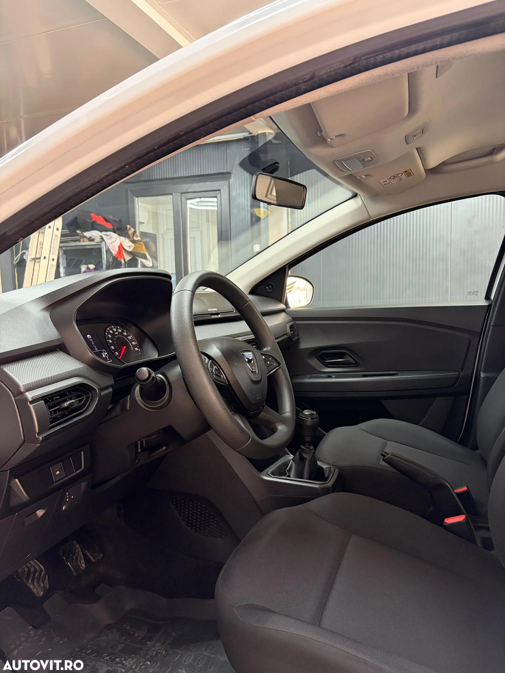 Dacia Logan TCe 90 Essential - 9