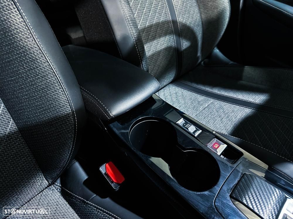 Peugeot 208 1.2 Hybrid Allure e-DCS6 - 37