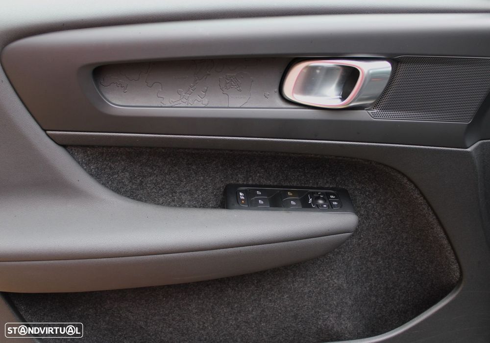 Volvo XC 40 Recharge Core - 17