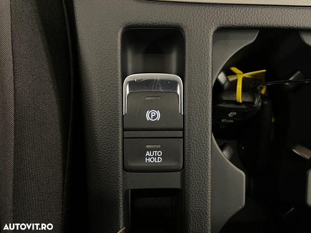 Volkswagen Passat 2.0 TDI Advance - 24