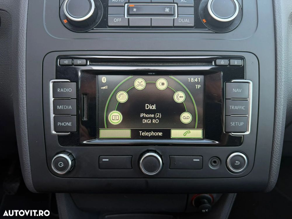 Volkswagen Touran 1.6 TDI DPF BlueMotion Technology Highline - 16