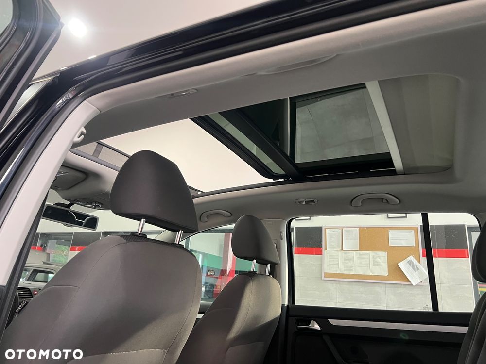 Volkswagen Touran 1.6 TDI DPF BlueMot Comfortline - 23