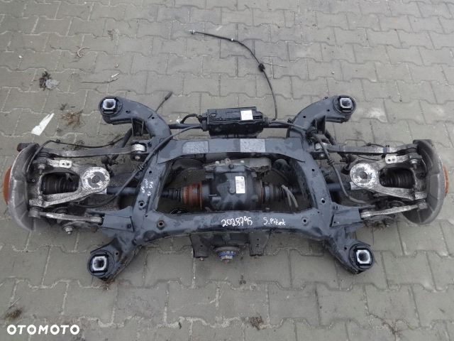 BMW X5 F15 3.0 D BELKA ZAWIESZENIA TYŁ - 2