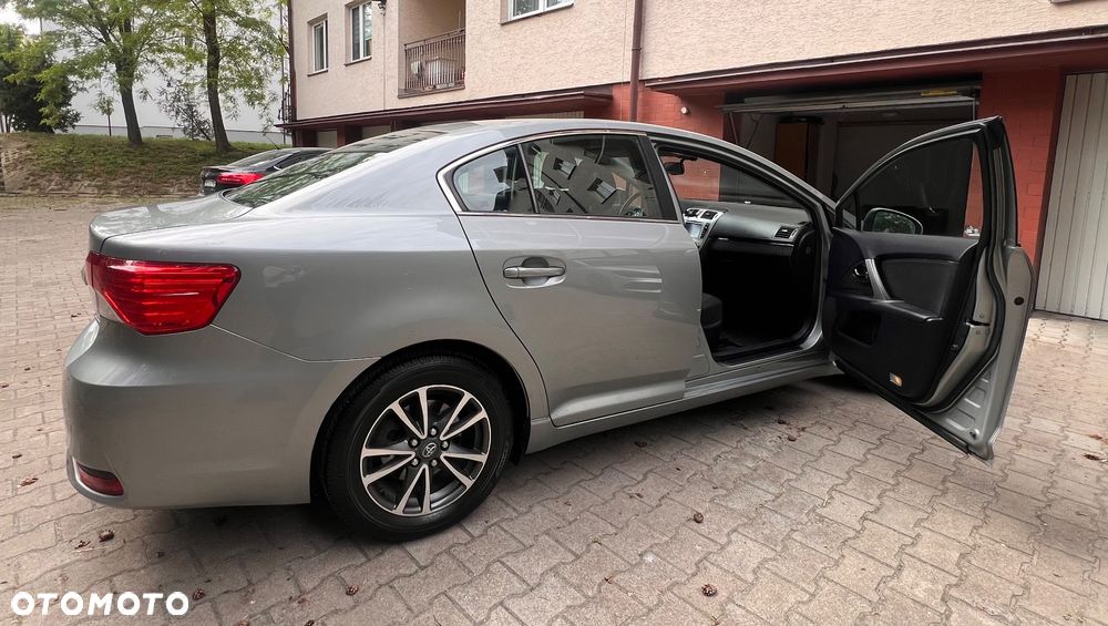 Toyota Avensis 2.0 D-4D Premium - 2