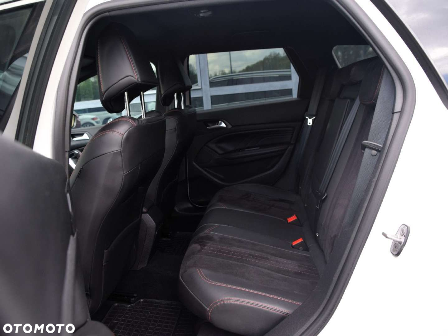 Peugeot 308 - 8