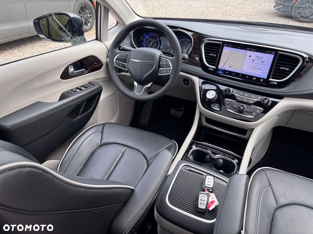 Chrysler Pacifica - 26