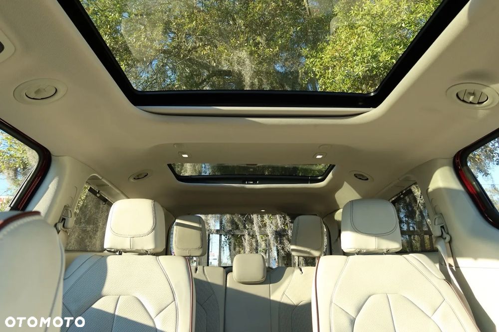 Chrysler Pacifica - 32