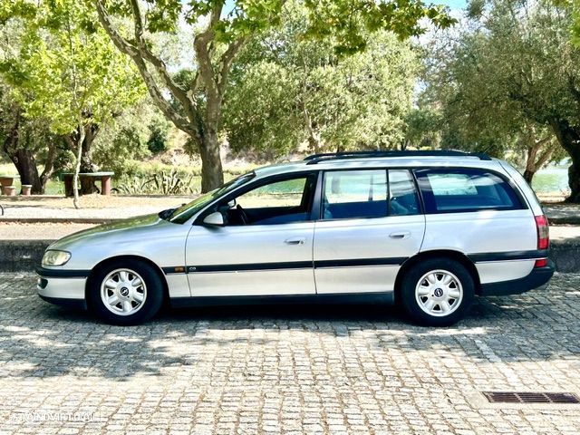 Opel Omega Caravan 2.5i V6 CD - 8