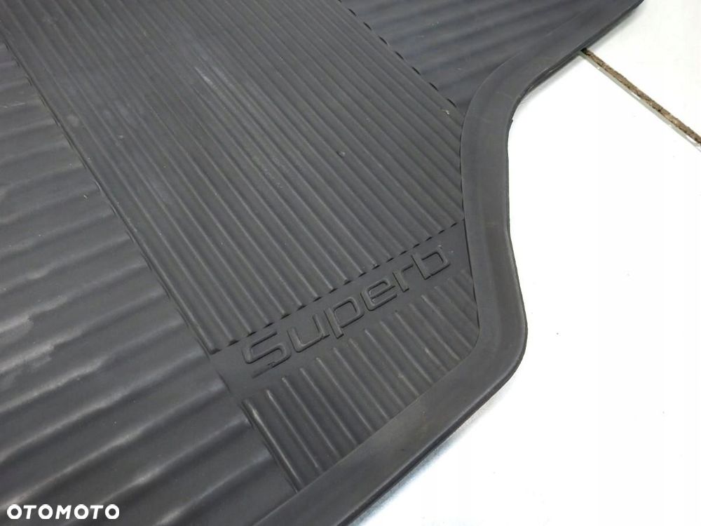 DYWANIKI CHODNICZKI GUMOWE SKODA SUPERB II 3T1862436 - 6