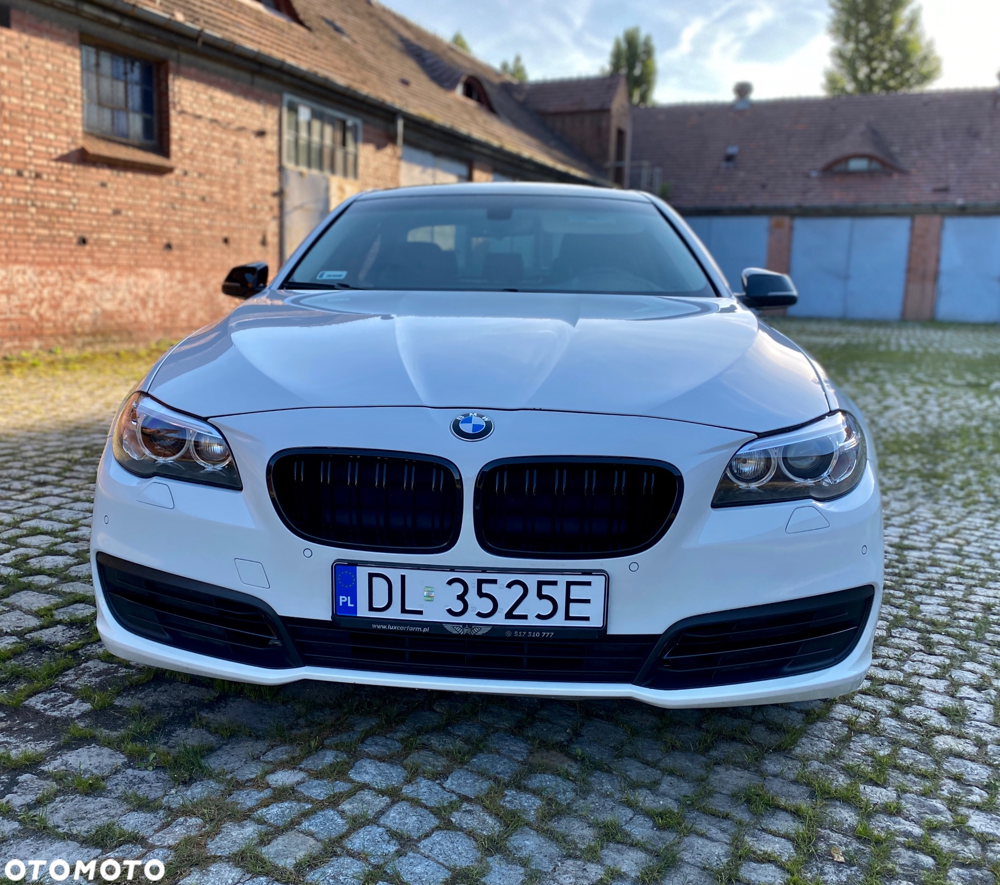 BMW Seria 5 528i xDrive - 14