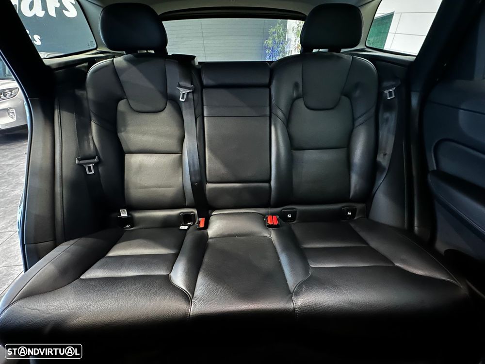 Volvo XC 60 2.0 D4 Momentum AWD Geartronic - 30