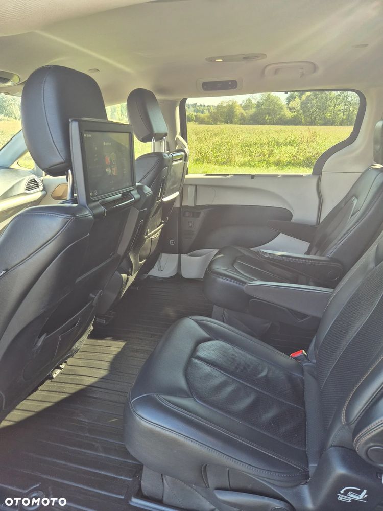 Chrysler Pacifica - 9