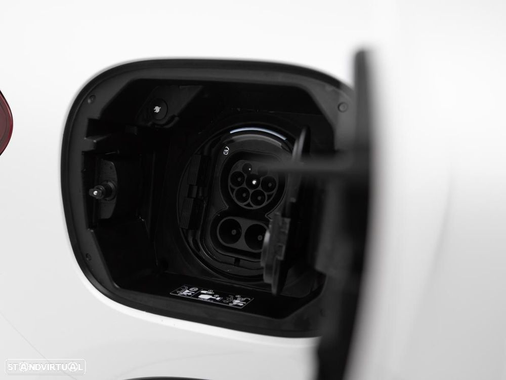 Mercedes-Benz EQA 300 4Matic Progressive - 15