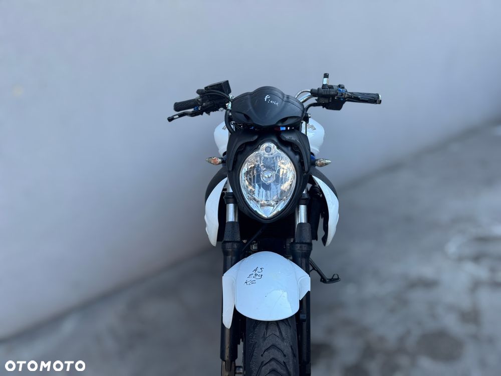 Suzuki Gladius - 7
