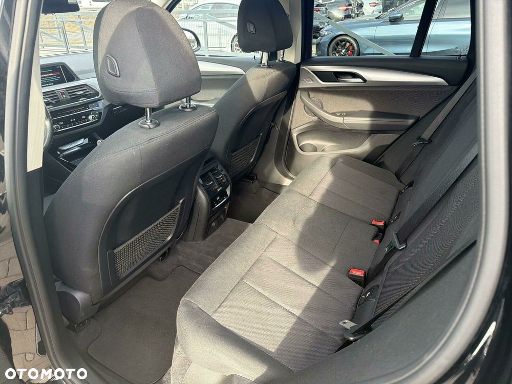 BMW X3 xDrive20d Advantage - 25