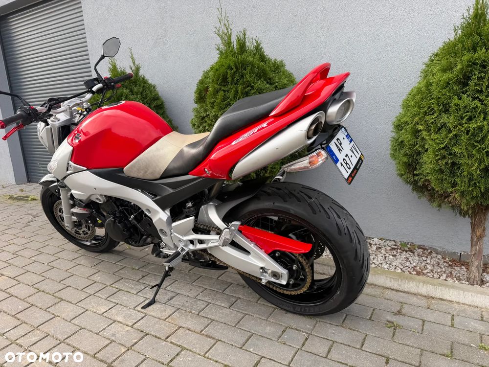 Suzuki GSR - 33