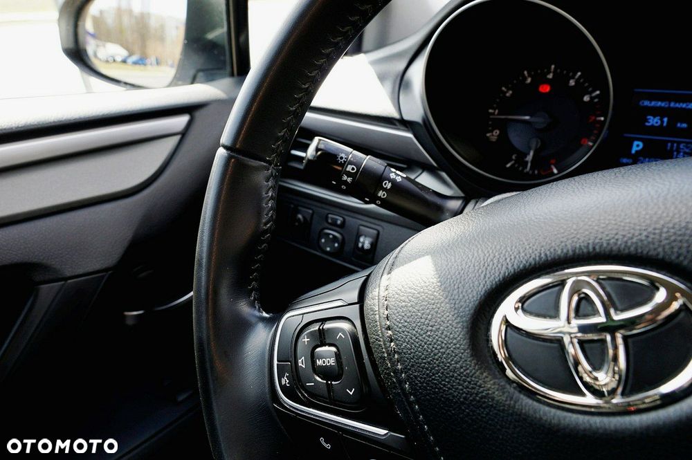 Toyota Avensis 1.8 Active MS - 26